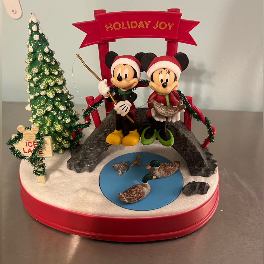 Disney Musical & Movable Mickey and Minnie Mouse Fishing Figure. - Picture 2 of 4